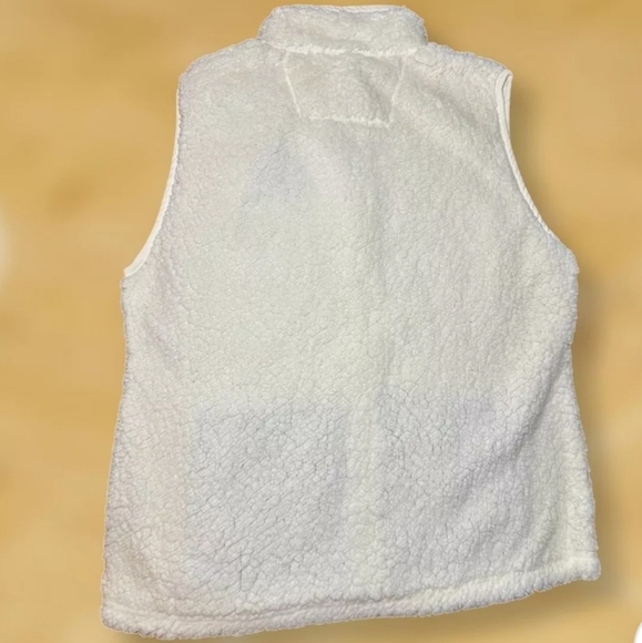 Antigua Women's NFL Boston Celtics Fleece Full Zip Grace Ivory Sherpa Vest - Picture 7 of 7